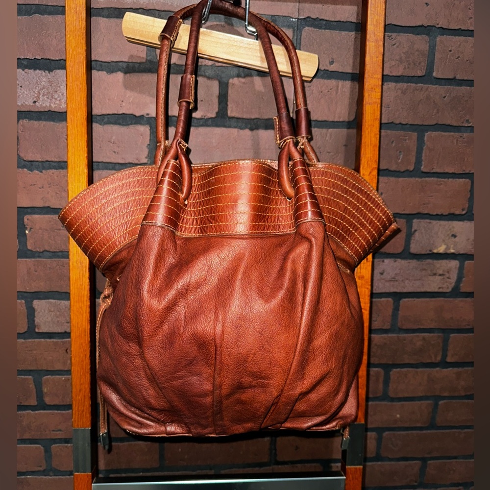 Elegant Brown Leather Shoulder Bag